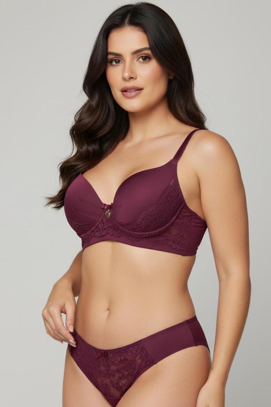Conjunto reforçado com renda no bojo