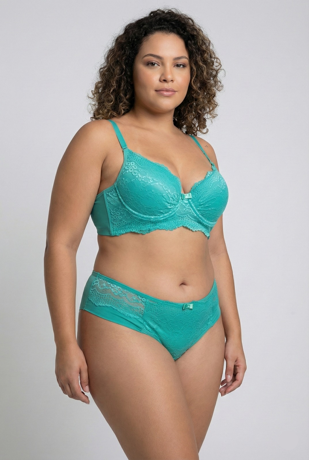 Conjunto plus em microfibra e renda